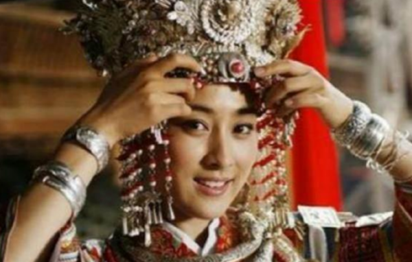 女土匪頭子被逮捕,毛主席將她無罪釋放,她在7年後當選政協委員 女土匪頭子被逮捕,毛主席將她無罪釋放,她在7年後當選政協委員