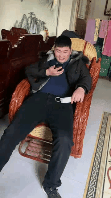 大衣哥兒子回到家快樂起來了