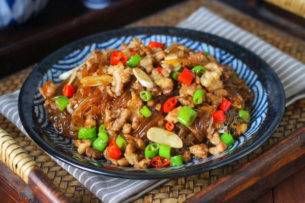 做肉末炒粉條，記住兩個關鍵點，不管放多久，粉條都不粘不坨