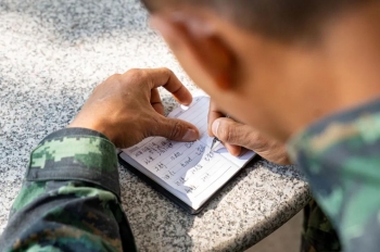 發光人|“畢班”一出,誰與爭鋒? 發光人|“畢班”一出,誰與爭鋒?