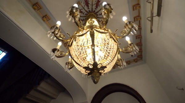 外國人的房子裡發現中國古董，還有兵馬俑？英國貴族留下的豪宅