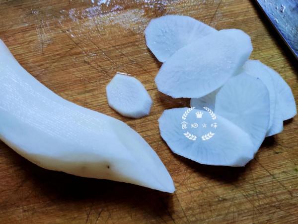 冬天多吃蘿蔔，加入它一起煮，營養加倍，清甜鮮美，大人小孩喜歡