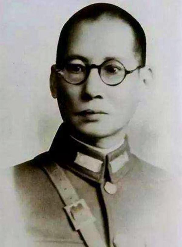 1950年，龍雲驚聞愛子被陳賡擊斃，悲憤交加，毛主席讓他回去看看