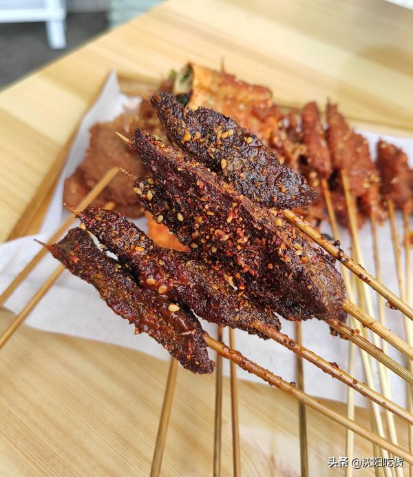 每次看到炸串店裡的自制雞排,自制牛排,都忍不住要嘗一嘗 每次看到炸串店裡的自制雞排,自制牛排,都忍不住要嘗一嘗