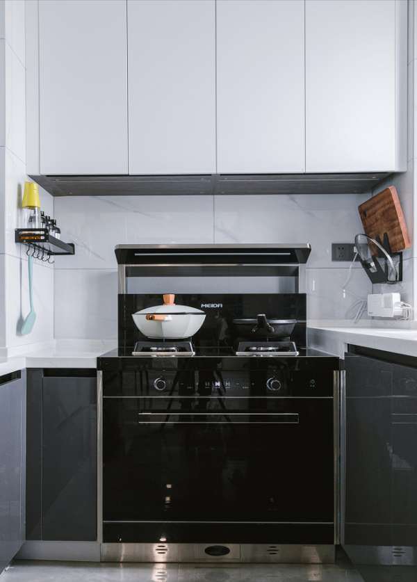 140㎡ 現代簡約：通透空間裡的平衡感