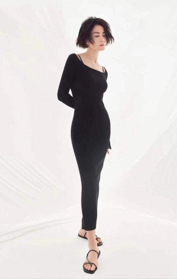 王菲新年後首次公開亮相！穿睡衣拍大片狀態封神，拍出頂奢大牌感