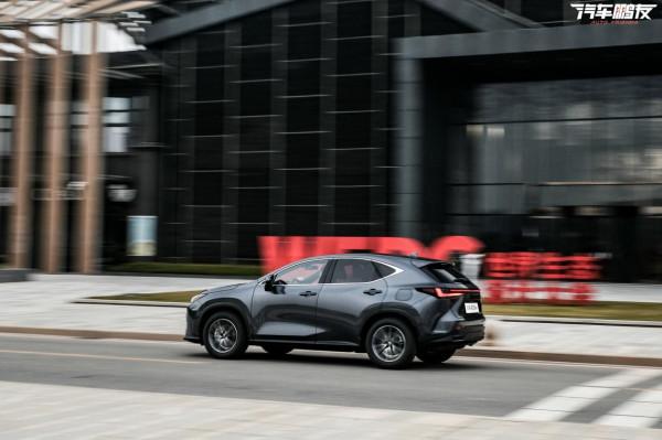 試駕全新雷克薩斯NX，電氣化成為主角，但這價格需要勇氣？