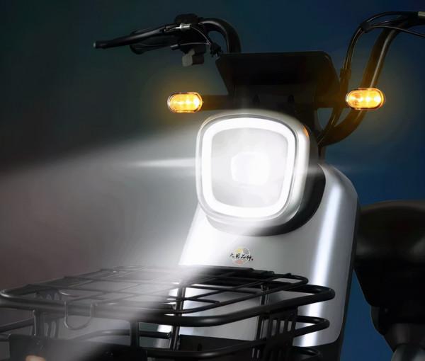 兩款新推出的電動腳踏車來了，造型美觀，續航百公里