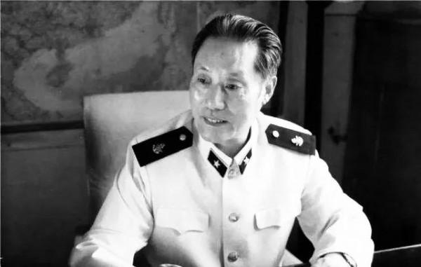 1988年，海軍政委李耀文被授予上將，為何司令張連忠僅授中將？