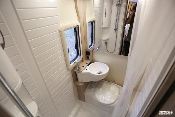 什麼叫“四季房車”：雙層地板，極限防凍！朗宸C60房車