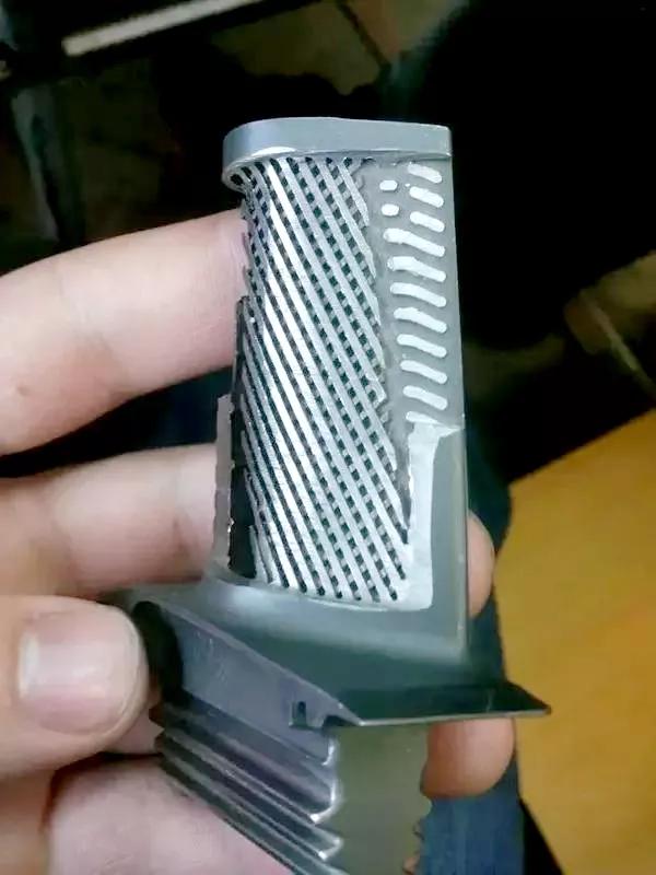 AL31F的研製基本上是保證可靠性的減重、減重、再減重 AL31F的研製基本上是保證可靠性的減重、減重、再減重