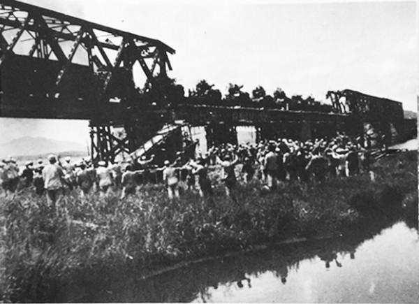 1950年，杜魯門多次要求麥克阿瑟不準炸鴨綠江大橋，這是為什麼？