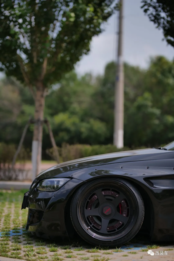 遼寧車友的寶馬E92逆向改裝，先選寬體後挑車你學到了嗎？