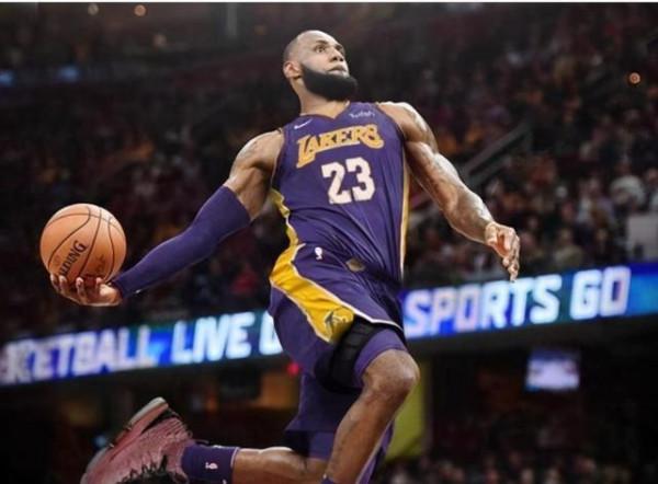 激烈！Skip稱老詹不如戴維斯了，名嘴當場反駁：科比第19年排名40