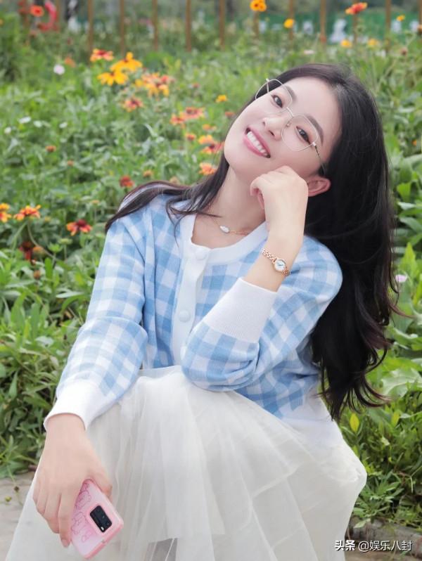 願你眼裡有光，照亮前方的路，是我一慣喜歡的藍白色