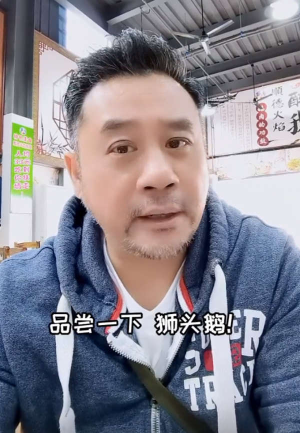 喪妻4年!70歲郭鋒走出陰霾內地復出拍戲,大排檔吃飯笑容滿面 喪妻4年!70歲郭鋒走出陰霾內地復出拍戲,大排檔吃飯笑容滿面