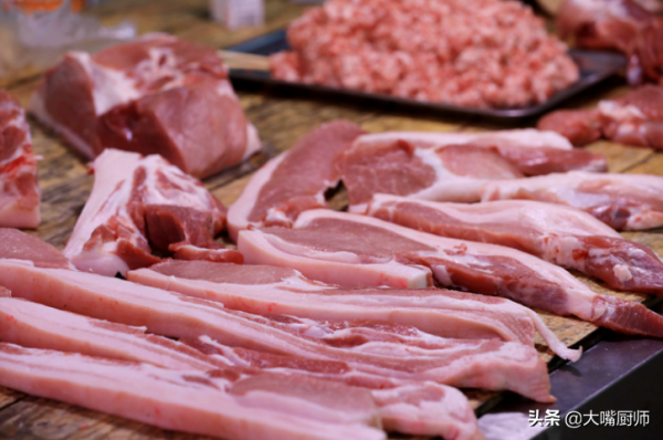 買豬肉，為何有些顏色深，有些顏色淡？其實區別不小，別買錯了
