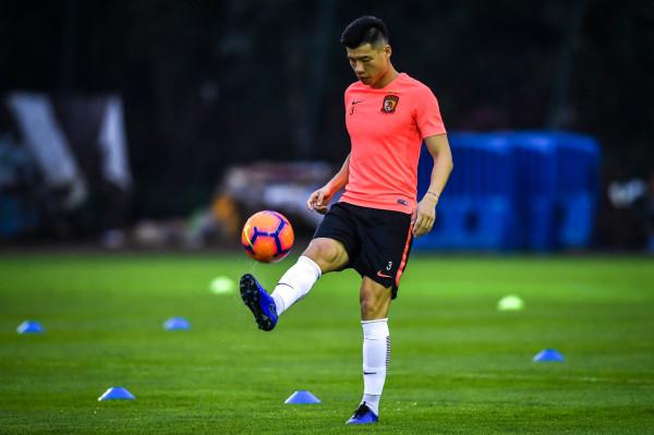 記者：梅方和廣州隊內2-3名年輕球員很可能將加盟武漢三鎮