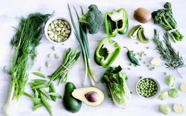 “抗衰老”的10種行為，喝茶排第7，吃堅果排第4，你做到了嗎？