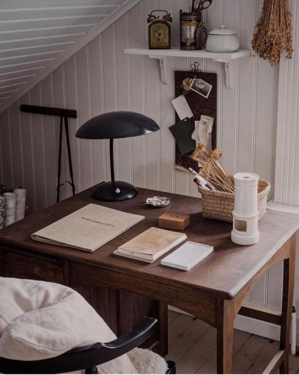 一對夫婦與兩個女兒生活的瑞典小屋，漂亮又溫馨，純樸趣味很親近