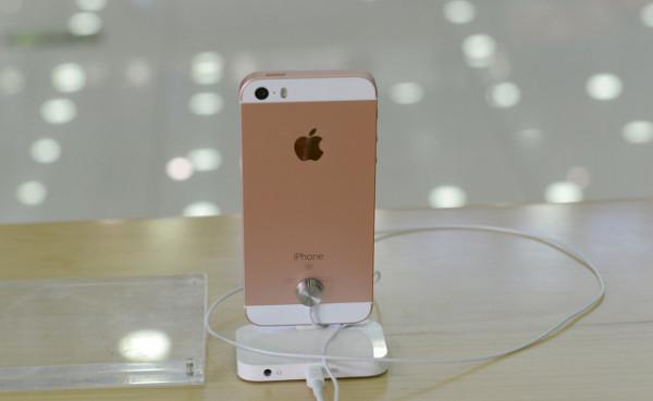 拼夕夕iPhone手機，不到500元價格，日常沒問題