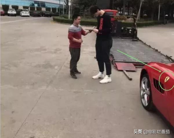 明星座駕潛規則：1.6米潘長江開路虎，1.9米巨石強森卻開法拉利