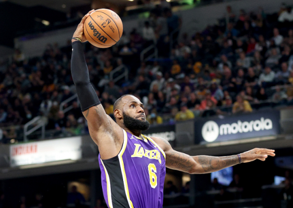 詹皇9場第5次拿下隊內三分王！場均2.9球超甜瓜，射手竟是我自己