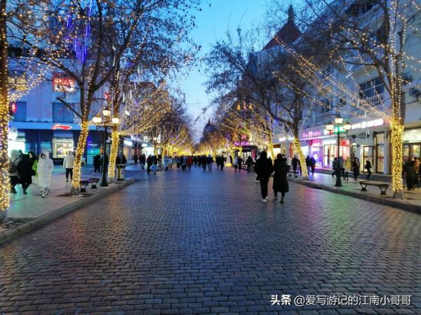 到達中央大街時氣溫很低，於是吃一根老牌的馬迭爾冰棒溫暖自己