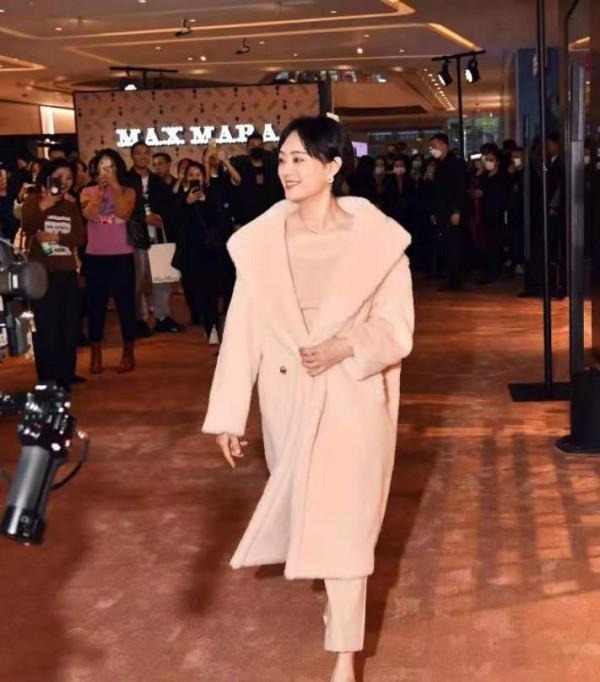 孫儷真是“人美任性穿”，皺巴巴的打底秋衣，竟被她搭配出貴氣感