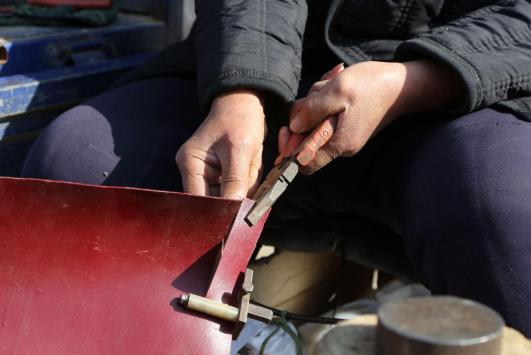 農村集市25元1根的現切牛皮帶，是真牛皮的？為何還如此受歡迎？