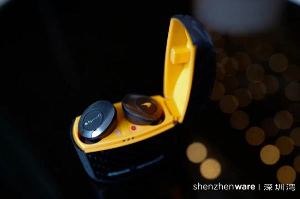 盧米埃影院的音響、兩千多元的 TWS 耳機、邁凱倫的聯名，我們與傑士聊了聊高階打法