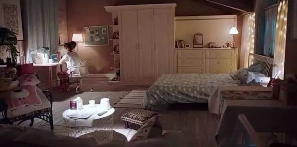 影視劇裡的窮人有多離譜？月薪三千租豪宅，沒錢還頓頓小火鍋