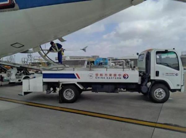 網上報道“藍冰”事件後，大家才知道，飛機上排洩物是這樣處理的