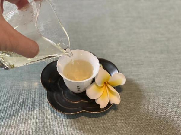 從芽頭、葉片到茶梗,教你分辨白牡丹餅與春壽眉餅,很全很詳細 從芽頭、葉片到茶梗,教你分辨白牡丹餅與春壽眉餅,很全很詳細