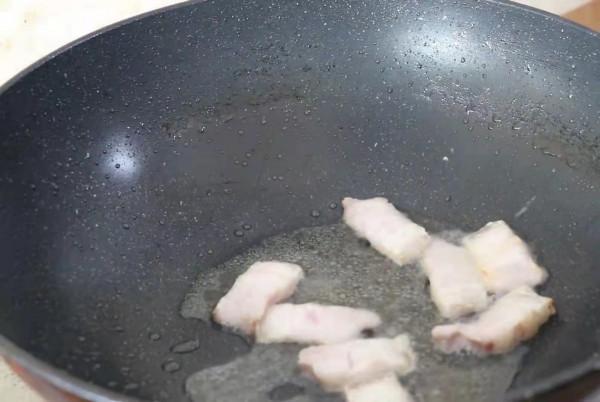 白菜里加3個土豆，這樣做真是太香了，比吃肉還過癮，營養又下飯