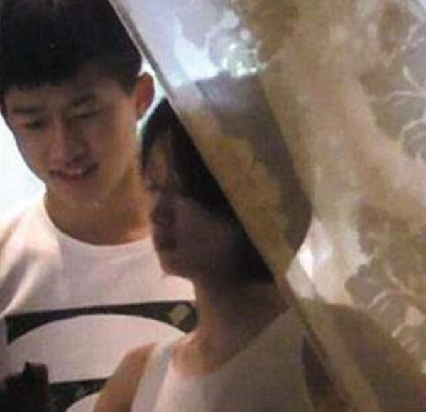 “精緻”美女秒變“人皮面具”楊超越丟掉眉毛,簡直太嚇人了 “精緻”美女秒變“人皮面具”楊超越丟掉眉毛,簡直太嚇人了