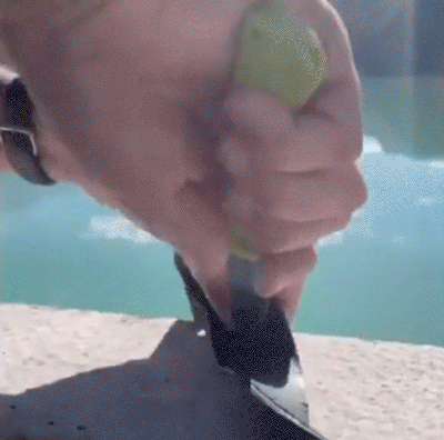 他從非洲走路到中國，15雙鞋報廢