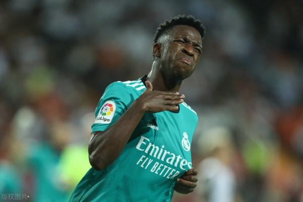 西甲-本澤馬威尼修斯相互傳射 皇馬88分鐘絕殺2-1瓦倫西亞