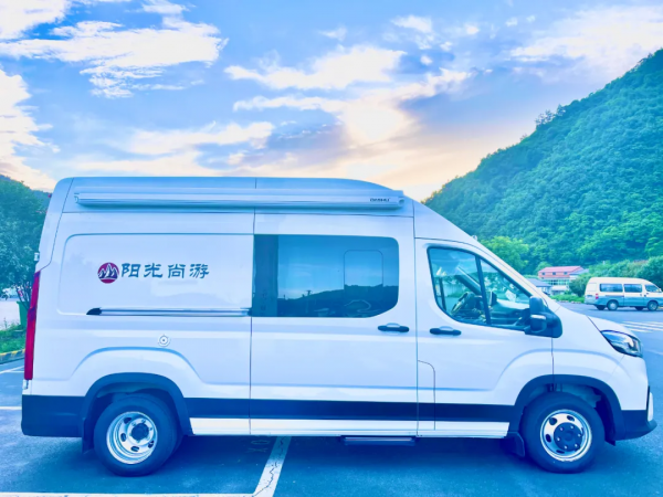 陽光尚遊“鴻雁”大通V90底盤 加長軸超高頂 後橫床佈局 商旅兼備 陽光尚遊“鴻雁”大通V90底盤 加長軸超高頂 後橫床佈局 商旅兼備