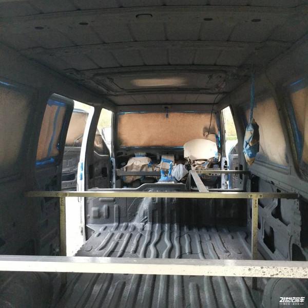 小夥買8手三菱得利卡改成房車！和女友過上了讓人羨慕的生活