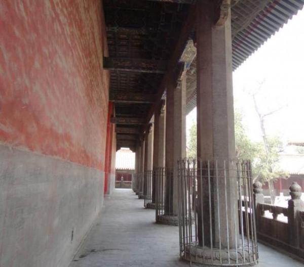 乾隆來拜孔府,大成殿前十根龍柱為什麼要用紅綢包上? 乾隆來拜孔府,大成殿前十根龍柱為什麼要用紅綢包上?