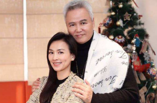 前代理坦言，張庭將成本4元的化妝品賣到百元，10多萬人往臉上抹