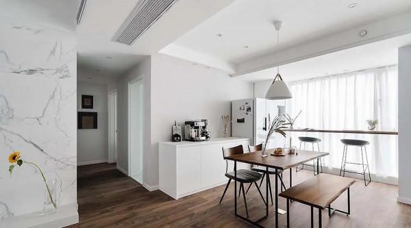 走進她家，才知道什麼叫簡約大氣，光一個餐廳就把我迷住，曬曬