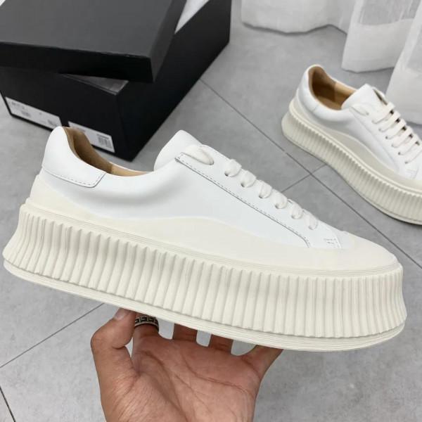 一款極簡的厚底小白鞋 一款極簡的厚底小白鞋