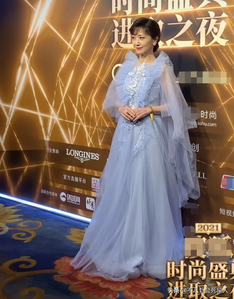 趙雅芝的氣質、李若彤的身材，歲月不敗美人，女神老了也高貴優雅