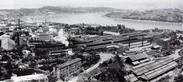 鄧小平為何將四川一分為二？