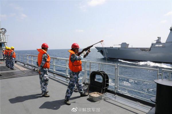 海軍第39批護航編隊進行綜合補給