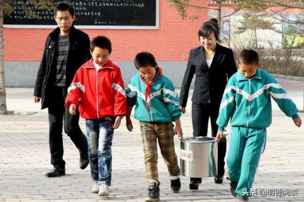 家長警告：請老師不要安排他打掃衛生，他是我們家唯一的男娃