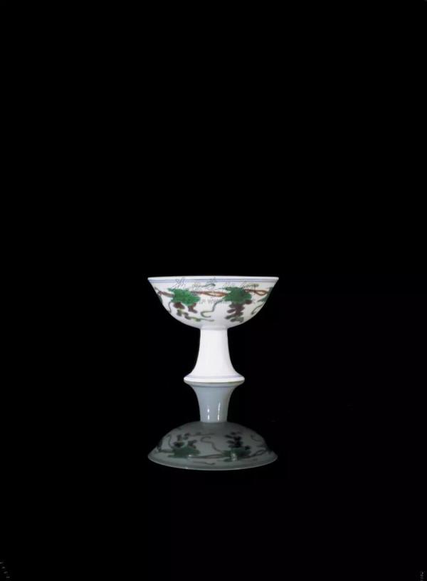 為何萬曆時期的瓷器紋飾,線條如此豪放不羈 為何萬曆時期的瓷器紋飾,線條如此豪放不羈