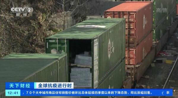 美國人瘋狂零元購！貨運火車被洗劫，遍地散落空紙箱，警察管不住